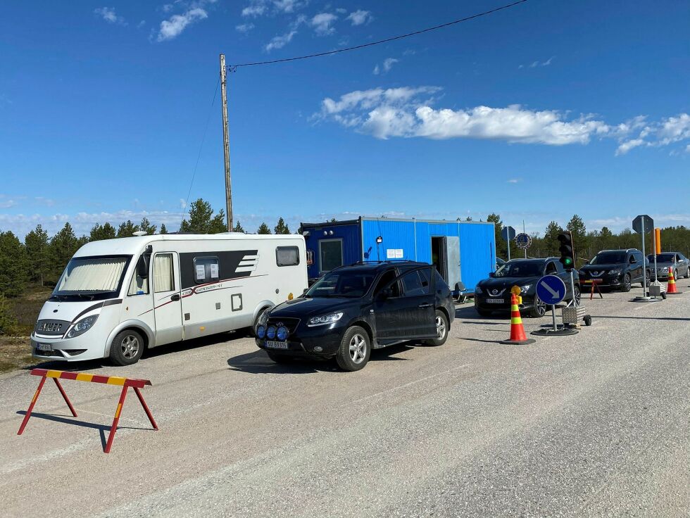 Det kan fort ble lang ventetid for finlandsfarere ved finskegrensa når man skal hurtigtestes for corona i eller utenfor bobilen på bildet.
 Foto: Hallgeir Henriksen