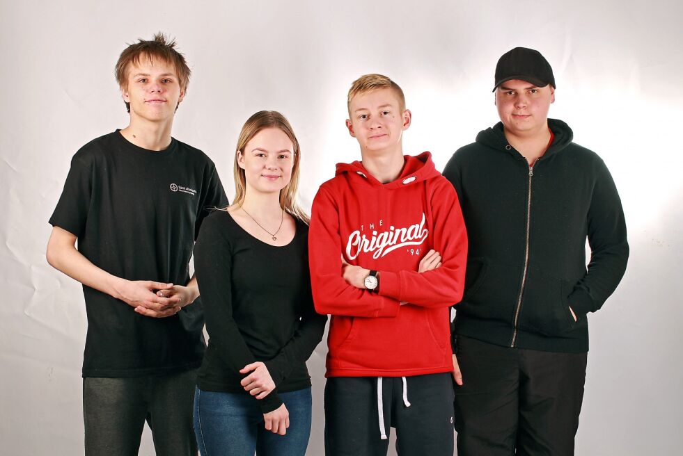 Matti Iversen, Sandra Bueng Hansen, Egil Stueng og Mathias Kåven vil at karasjokfolket skal slippe å dra langt bare for å ta et passbilde.
 Foto: Jan Henrik Hætta FeFo