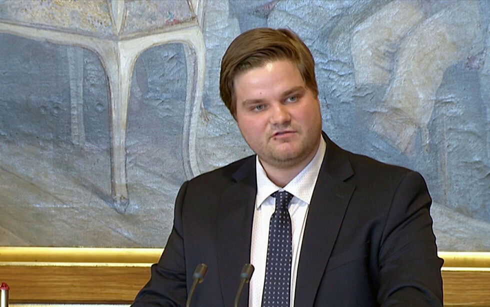 Tobias Drevland Lund (R) fremmet blant annet forslag om selvstyre for Sámi klinihkka, opprette samisk språkombud og avvikle ordningen med forhåndstiltredelse.
 Foto: Skjermbilde fra stortinget.no