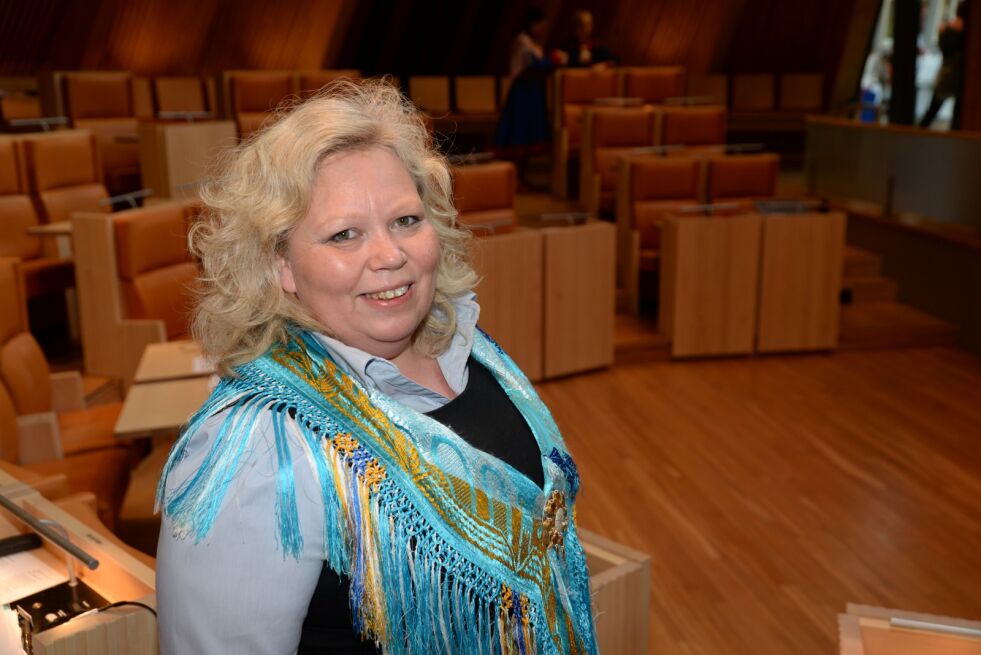 APs parlamentariske leder Vibeke Larsen fikk plenum med på et uttalelse om å sikre videre drfit for sameskolen i Hattfjelldal.
 Foto: Steinar Solaas