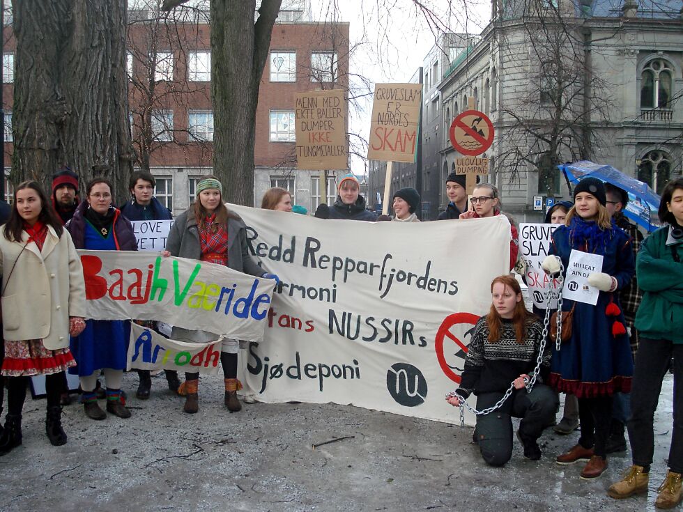 Samer og miljøvernere har funnet sammen i protestene mot gruveplanene i Kvalsund, og har ikke tenkt å gi seg med det første.
 Foto: Erlend Skjetne