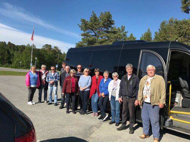 Fra venstre: Britt Olsen, Josefine Olsen, Terje Ellila, Jan Olsen, Alf Steinar Børresen, Solveig Johannessen, Torbjørn Johansen, Pirkko Johansen, Hedvig Johnsen, Grete Karin van der Eynden, Eldbjørg Jørgensen, Einar Henninen og Bjørn Sandanger.
 Foto: Privat
