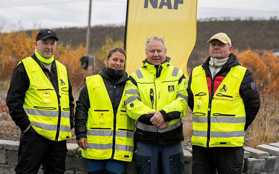 Torbjørn Johansen, Trine Espensen, Dag Ove Johnsen (ansatt hos NAF) og Knut Ole Rønningen holdt fortet under åpen dag i Nyborg i Varangerbotn.
 Foto: Therese Norman Andersen