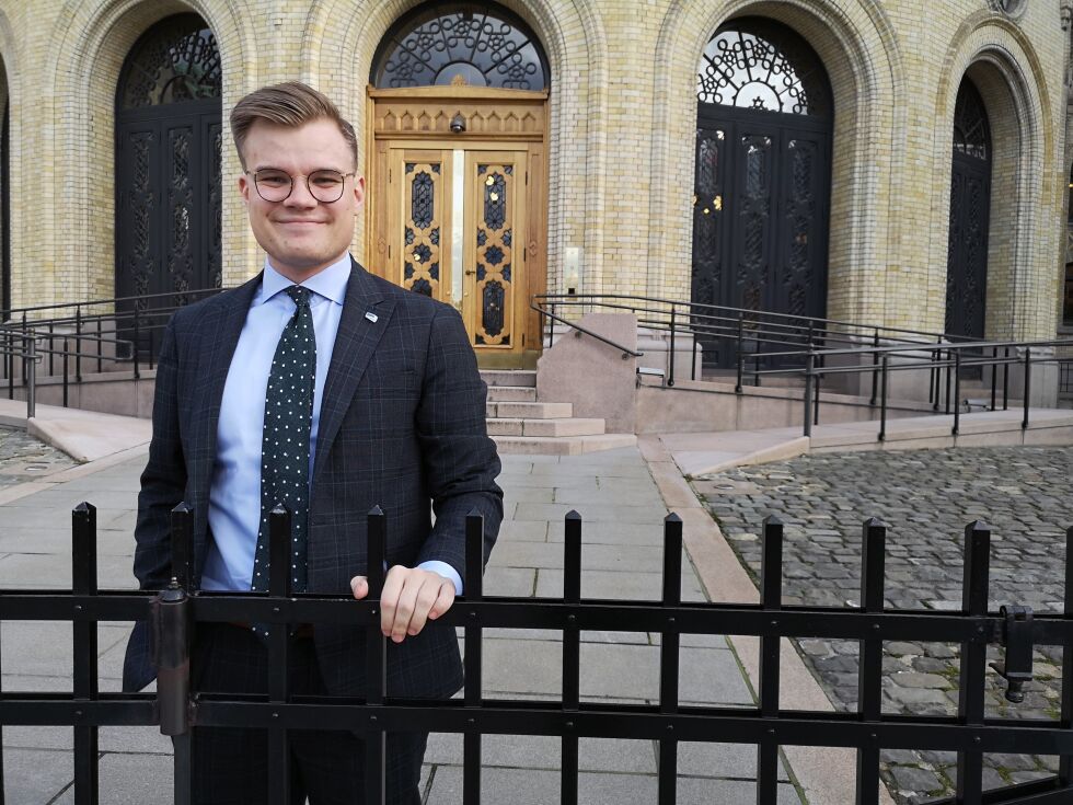 Vetle Langedahl har fått det han kaller en unik sjansen til å sitte som stortingsrepresentant. I en alder av 22 år har han allerede erfaring fra kommune- og fylkestingsnivå.
 Foto: Erik Brenli