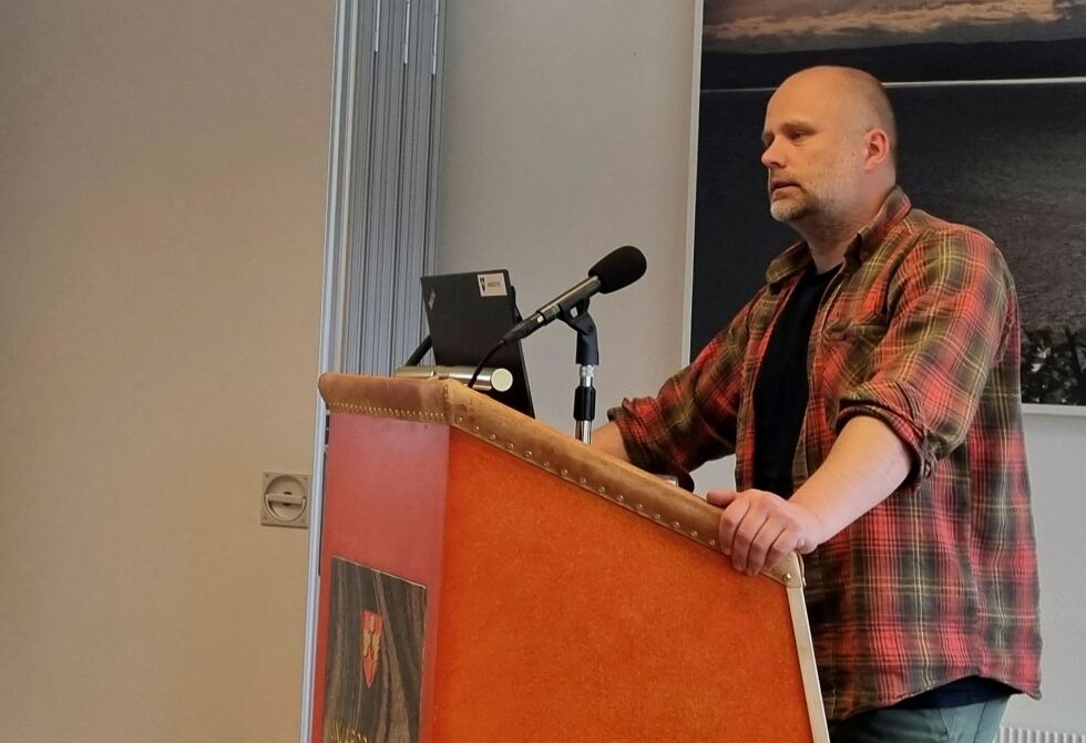 – Pasi­en­ter i Finn­mark skal ikke måtte betale en urimelig pris, verken i tid eller peng­er, for å få nød­ven­dig hel­se­hjelp, sier leder i Nesseby Ap, Kristian Bergstø.
 Foto: Torbjørn Ittelin