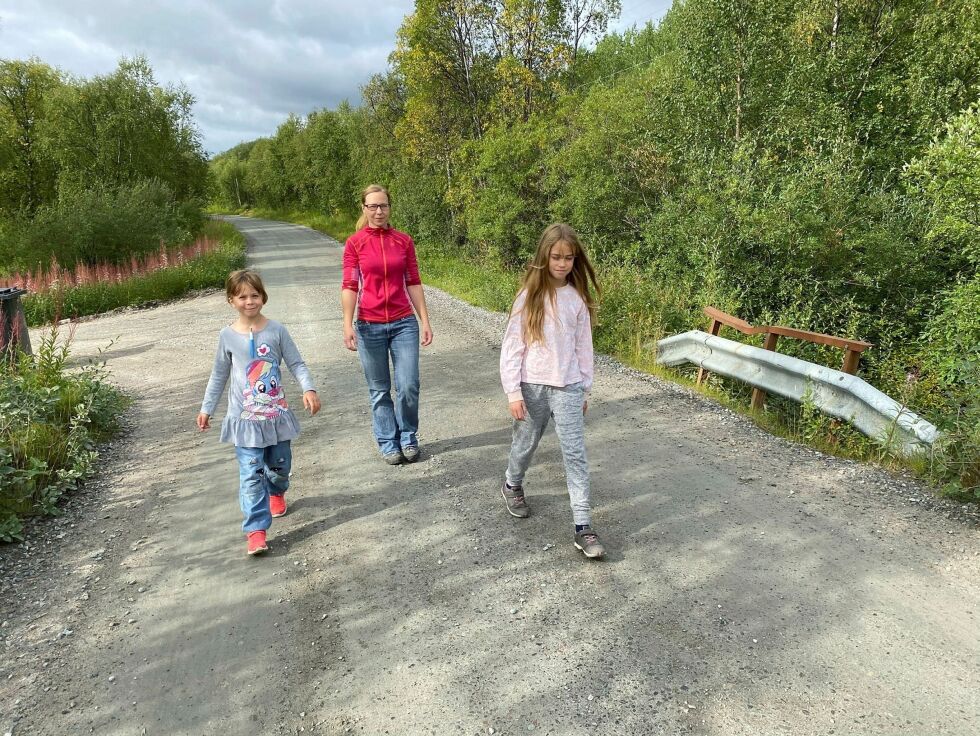 En skolevei på Bjørknesveien og langs E6 er til fots er totalt uakseptabel for Hanne C. Holmberg Sundfær og barna.
 Foto: Hallgeir Henriksen