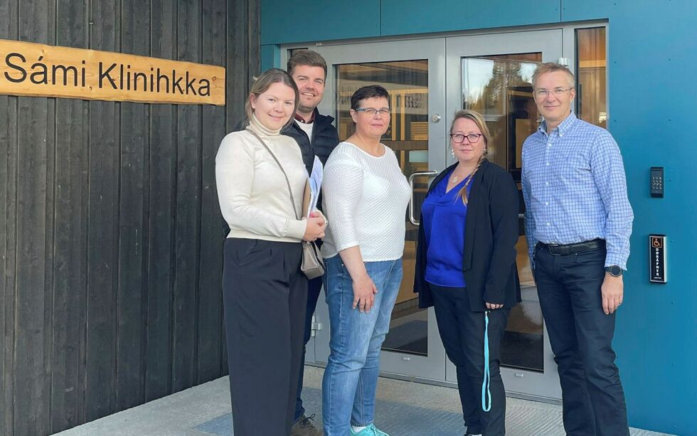 Bildet er fra besøk hos Sámi klinihkka. Fra venstre: Lisa Marie Ness Klungland (Sp), Hans Inge Myrvold (Sp), Katri Mortelmans Somby, Sámi klinihkka, Renate Simonsen, SANKS og Peder Amund Teigmo, Sámi klinihkka.
 Foto: Sp