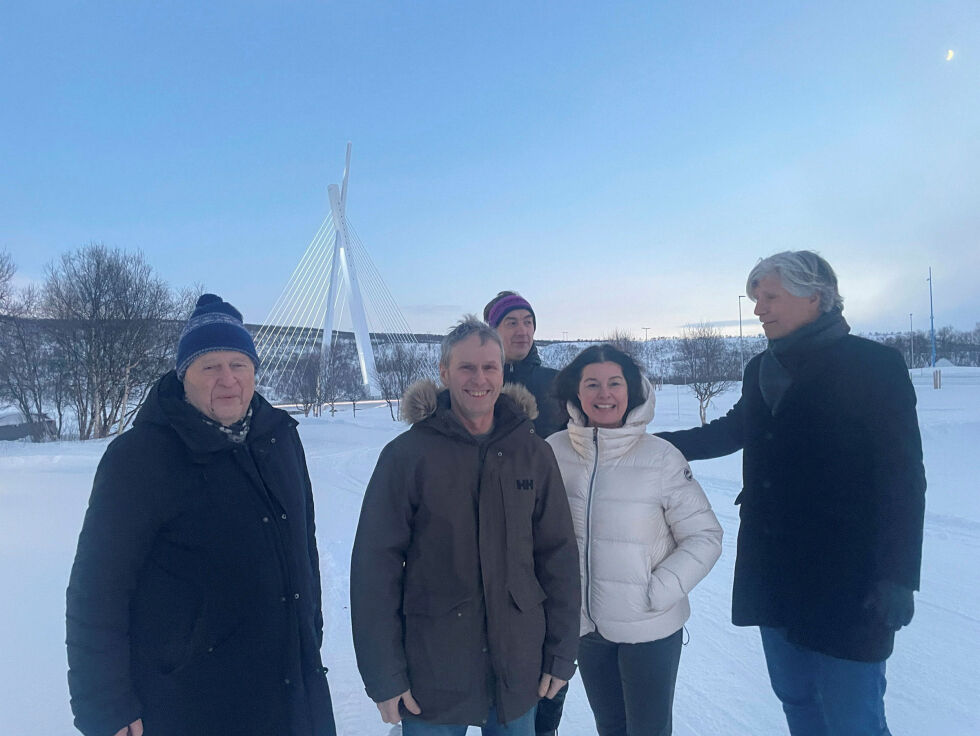 Venstre har bestemt seg for å stille liste i Tana, og natur blir det store temaet. Fra venstre Odd Einar Dørum, Sverre Kimo Pedersen, Egil Kvernmo, Irene Dahl og Ola Elvestuen.
 Foto: Birgitte Wisur Olsen