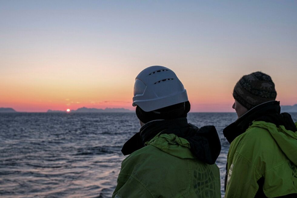 Geofysikkstudenter på tokt med Polarsyssel i St. Johnsfjorden på vestkysten av Svalbard i april. St. Johnsfjorden er en av fjordene hvor UNIS jevnlig har feltarbeid, og hvor vi kan se og følge utviklingen over tid.
 Foto: Maria Philippa Rossi