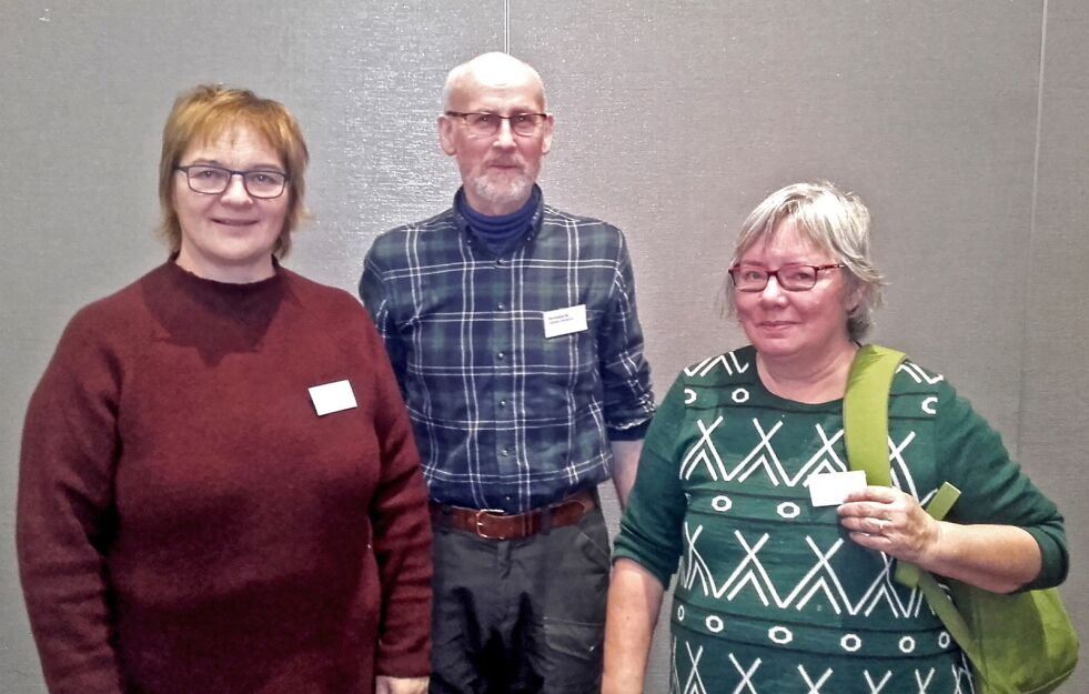 Utsendinger fra Finnmark til landsmøtet i Norges Bonde- og Småbrukarlag 2017. Fra venstre: Randi Karlstrøm, Kystlaget Bonde- og Småbrukarlag, Odd-Bjørnar Johansen, Sør-Varanger Bonde- og Småbrukarlag, og Margit Mathiesen, Porsanger Bonde- og Småbrukarlag.
 Foto: Pressefoto