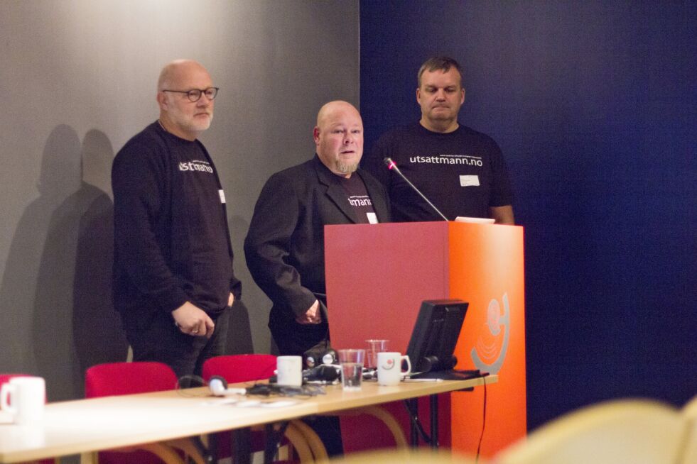 De tilsynelatende barske mennene, deler åpenhjertig sin historie, om det å være offer for seksuelle overgrep i oppveksten.
 Foto: June Helén Bjørnback
