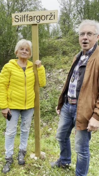 Markerer begivenheten med joik