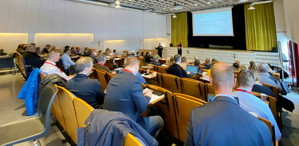 I april 2022 var et flertall små og mellomstore bedrifter representert på Porsangmoen. Reetableringen av Finnmark landforsvar kan bety at dører åpner seg for lokale næringslivsaktører.
 Foto: Irene Andersen