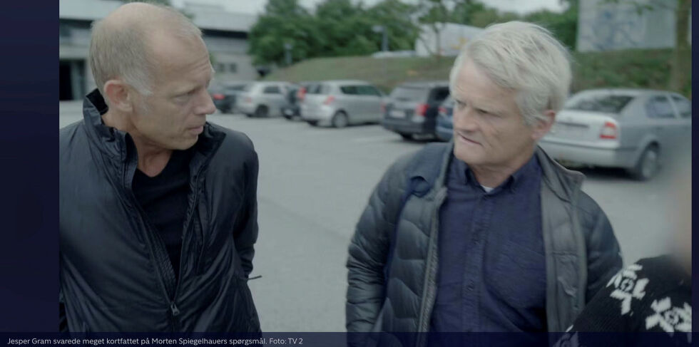 I 2022 ble Gram lands­kjent i Dan­mark et­ter at dokumen­tar­pro­gram­met Ope­ra­tion X på TV2 send­te en skjult ka­me­ra-avslør­ing un­der tit­te­len «– Når lægen ly­ver». Han ble så per­ma­nent utestengt fra å dri­ve all­menn­prak­sis i Dan­mark. Nå jobber legen i Karasjok.
 Foto: Faksimiler fra TV2, brukt med deres tillatelse.