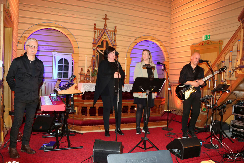 Jark, bestående av Jack Johnsen, Randi Sneve Scheie, Annelise Steinbakk og Kjetil Nikolaisen, bidro sterkt til en vakker konsert.
 Foto: Mari- Ann Nilssen