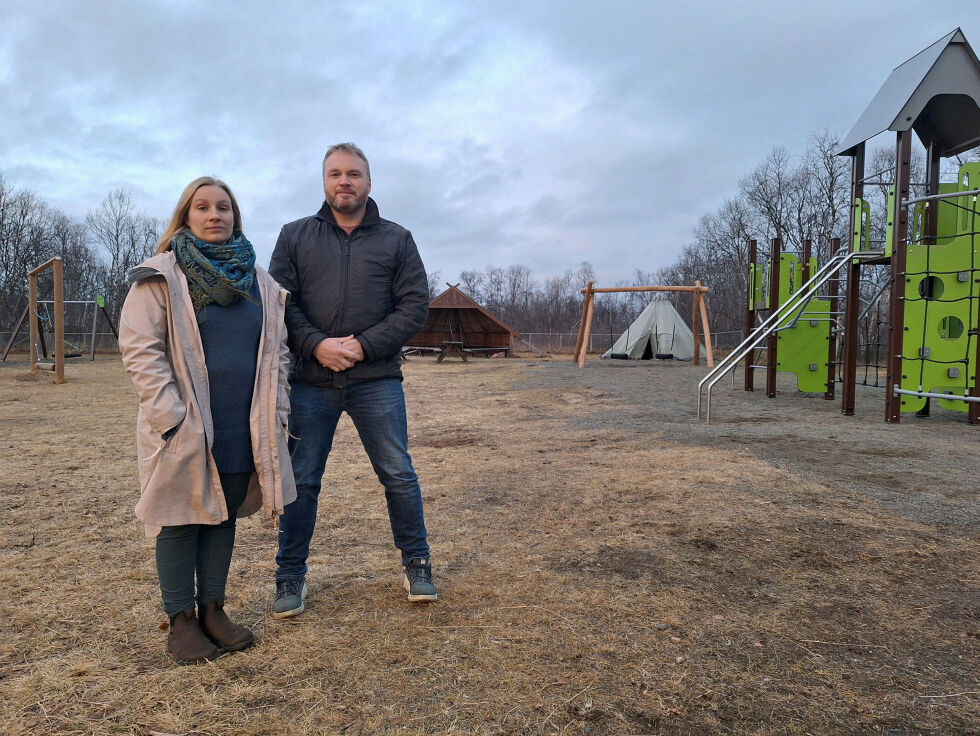 Aili Cecilie Sæverud og Elling Ellingsen fra FAU er bekymret for fremtiden til Boftsa skole.
 Foto: Torbjørn Monsen