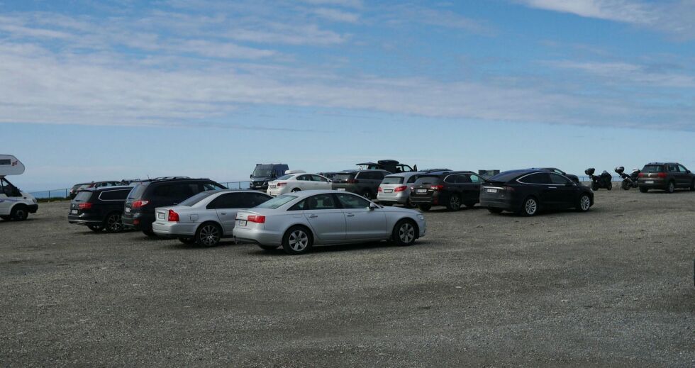 Gjennom advokatfirmaet Selmer i Oslo gjør Scandic det klart at man ikke kommer til å søke om løyve fra Nordkapp kommune for å ta parkeringsavgift på Nordkapplatået. Men mener at dagens avgiftspraksis er fullt lovlig. Foto: Geir Johansen