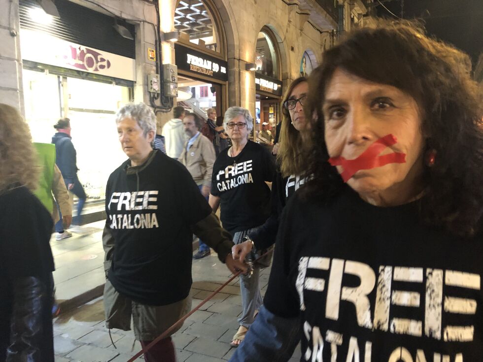 Her fra fredagens demonstrasjon i sentrum av Barcelona som forløp i fred og fordragelighet.
 Foto: Stein Torger Svala