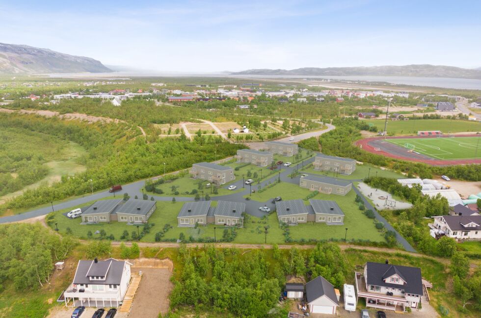 Kom­mu­nen ber fyl­kes­mann­en bi­dra til at ar­bei­det med Kir­ke­gårds­vei­en bo­lig­om­rå­de blir star­tet opp igjen snar­est mu­lig.
 Foto: Dronefoto med illustrasjon av Kirkegårdsveien boligområde i Lakselv.