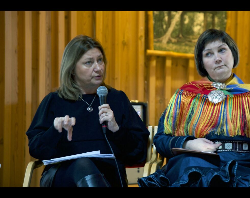 Statssekretær Anne Karin Olli og sametingspresident Aili Keskitalo. Bildet er fra en debatt på Hattfjelldalkonferansen tidligere i år.
 Foto: Steinar Solaas