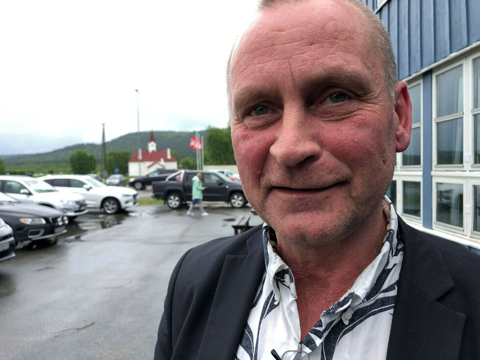 Kom­mu­ne­di­rek­tør Ronny Berg peker på skjev­he­ter i øko­no­miske over­før­ing­er som rammer sam­iske kom­mu­ner hardt.
 Foto: Stein Torger Svala