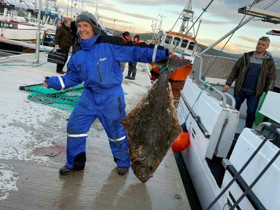 – Jeg vant, jeg vant, utbryter en stolt Janne Valle, som landa en kveite på omlag 34 kilo.
 Foto: Helge Ovanger