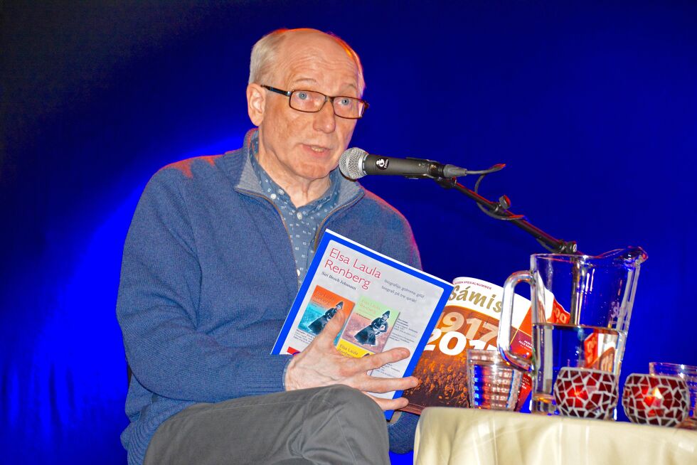Litteraturviter Harald Gaski leste fra magasinet Sámis, som i forbindelse med 100-årsjubileet også har kommet ut som et norsk spesialnummer der man kan lese mer om Elsa Laula Renberg. I magasinet finnes det flere artikler med ulike perspektiver.
 Foto: Elin Margrethe Wersland