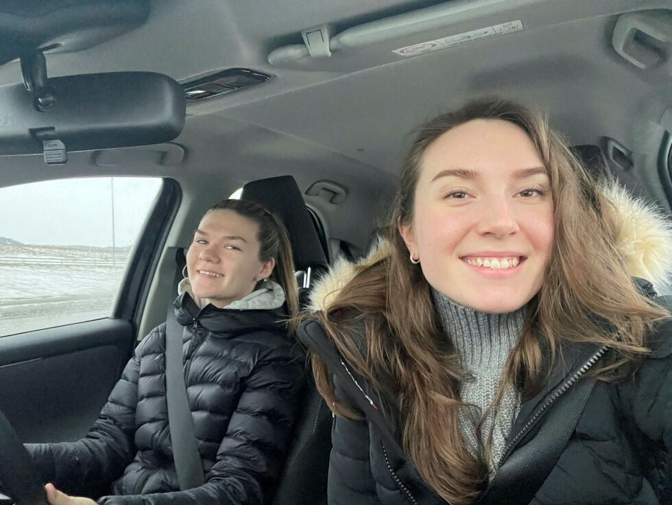 Ane Malene Nordeng og Emma Elliane Oskal Valkeapää på besøk i Tromsø.
 Foto: Privat