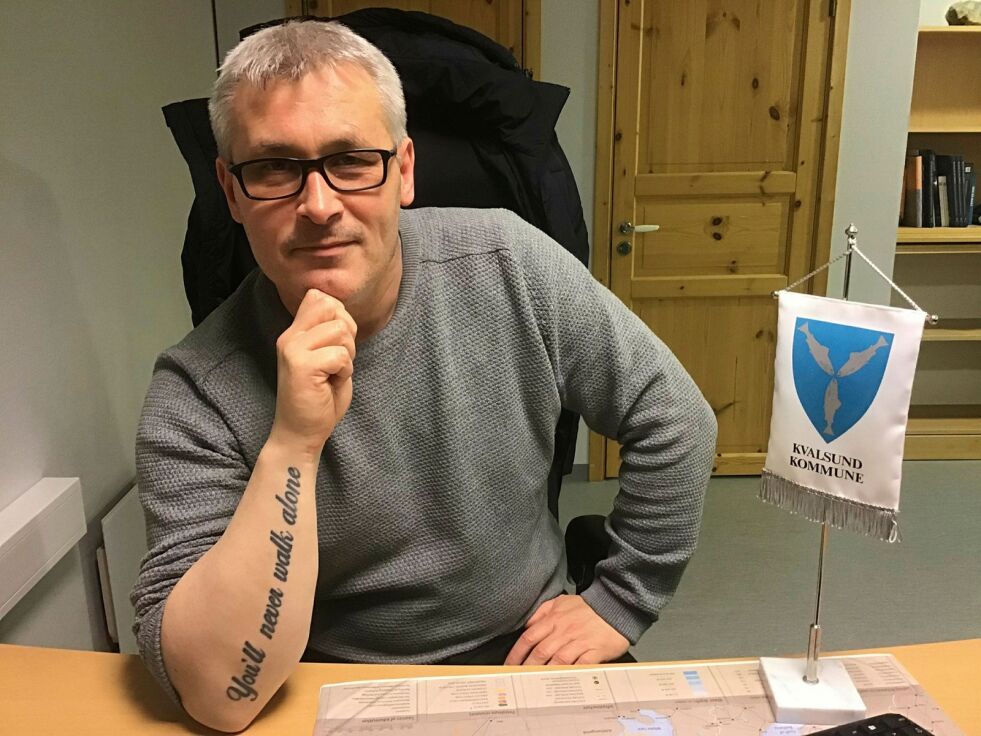 Terje Wikstrøm, ordfører i Kvalsund og varaordfører i nye Hámmerfeastta suohkan – Hammerfest kommune, er klar for sammenslåing i 2020. BEGGE FOTO: JAN TORE LARSJORD