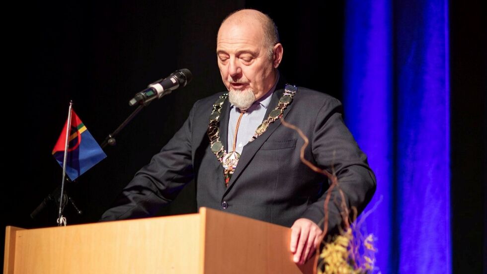 Ordfører Rune Rafaelsen (AP) uttrykte positivitet rundt forslaget om å kalle «Torget» «John Savios plass» under Samefolkets dag.
 Foto: Silje L. Kvammen