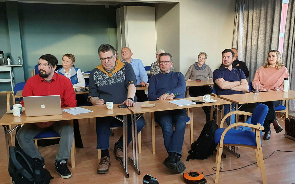 Lions Club ved soneleder Kirsti O. Pedersen arrangerte i helgen sonemøte på Lakselv hotell. På bildet er representanter fra klubbene i Nordkapp, Hasvik, Hammerfest og Alta. 
Foto: Lions Club Porsanger/Evy Einarsen
