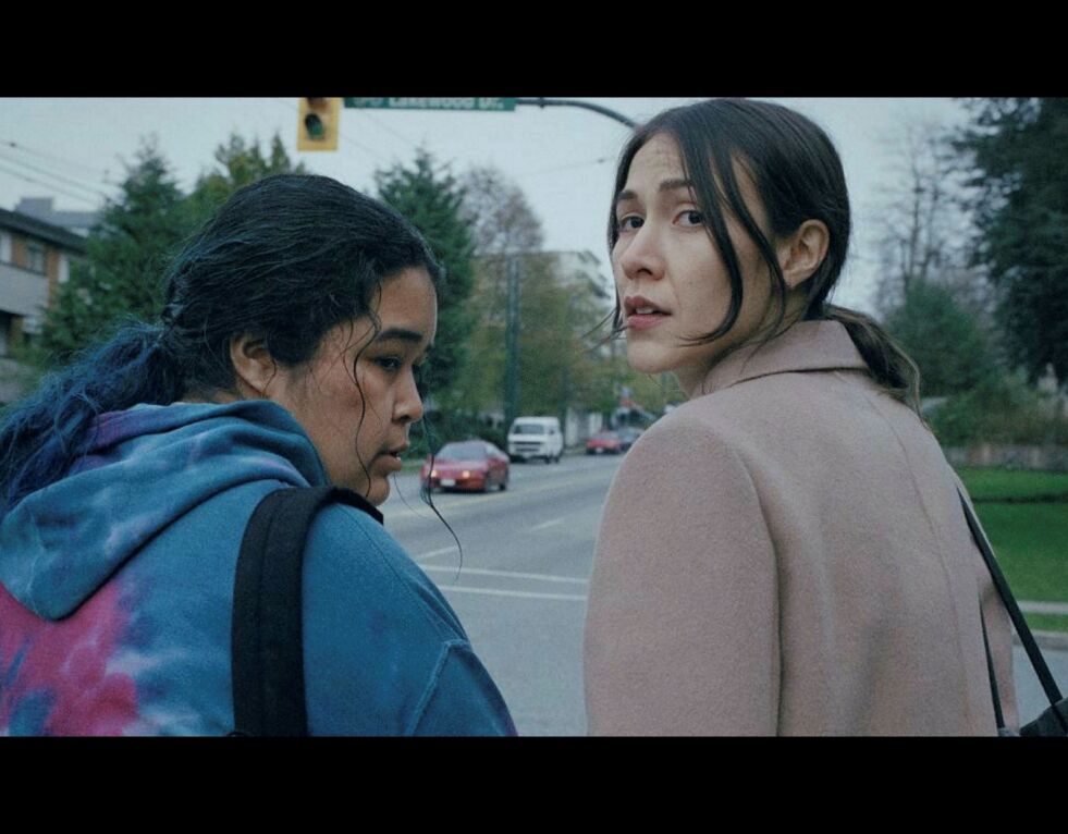 Fra filmen «The Body Remembers When the World Broke Open». Hovedrolleinnhaverne  er Violet Nelson og  Elle-Máijá Tailfeather.
Bilde fra filmen