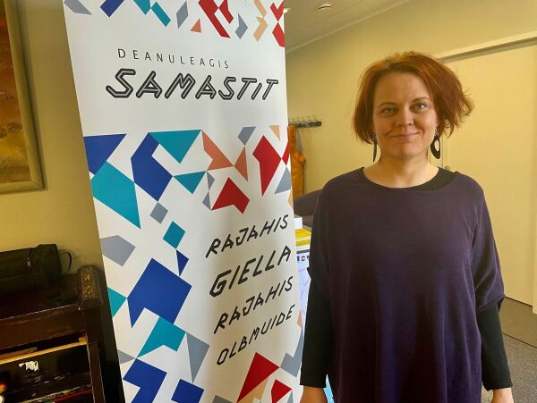 Laura tilbyr skreddersydde språkråd til foreldre