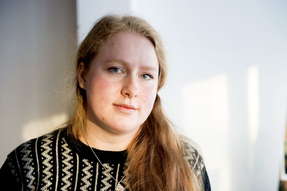 Etter to uker i bygda reiser Naina tilbake til Stockholm for å stille ut portrettene på Nordens Fotoskole.
 Foto: Frøydis Falch Urbye