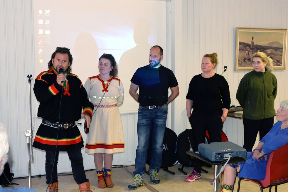 Hovedkomteen for Snubba-dagen ønsker velkommen til ei reise opp til 100 år tilbake i tid. Fra venstre Per Heimly, Cathrine Amalie Heimly, Hugo Magne Elvebakk, Åse-Johanna Syversen og Kine M T Eilertsen.
 Foto: Steinar Solaas