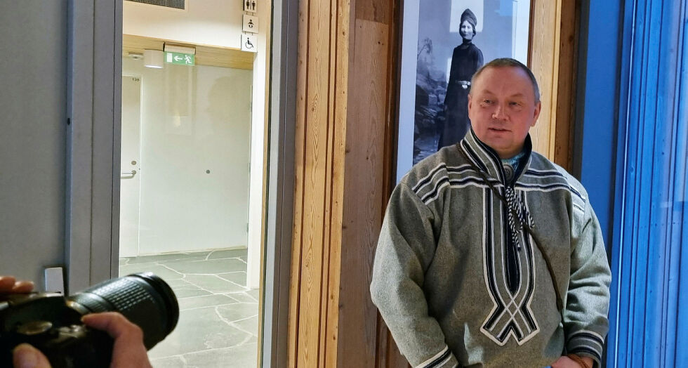 Hans Ole Eira (Sp) fikk oppmerksomhet da forrige plenumsmøte åpnet.
 Foto: Steinar Solaas