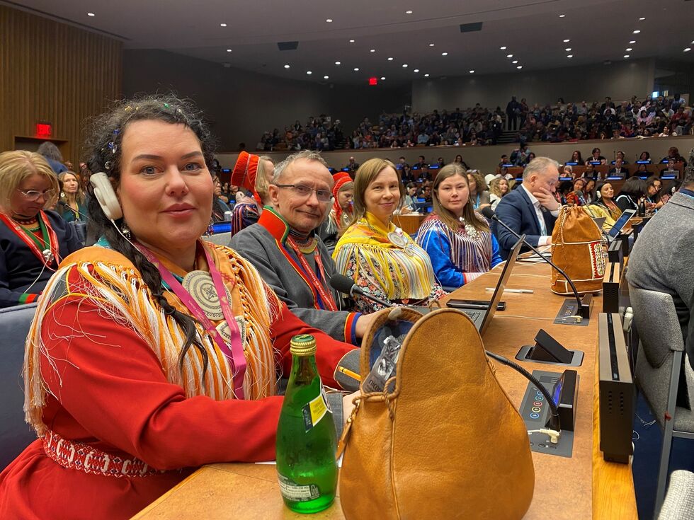I FNs permanente forum for urfolkssaker i New York: Sametingspresident Silje Karine Muotka, sametingspresident i Sverige Håkan Jonsson, og representant i Sametinget i Finland Pirita Näkkäläjärvi og leder av Sametingets ungdomspolitiske utvalg (SUPU) Elle-Rávdná Näkkäläjärvi.
 Foto: Sametinget