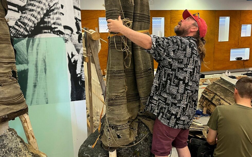 Vi har intervjuet kunstner og arkitekt Joar Nango om den nye faste utstillingen til Samtidsmuseet for nordlige folk.
 Foto: Åshild Birkeland