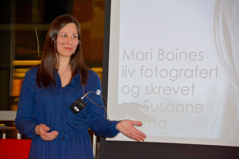 Fotograf Susanne Hætta presenterte boken Mari Moments på biblioteket i Tromsø.
 Foto: Elin Margrethe Wersland