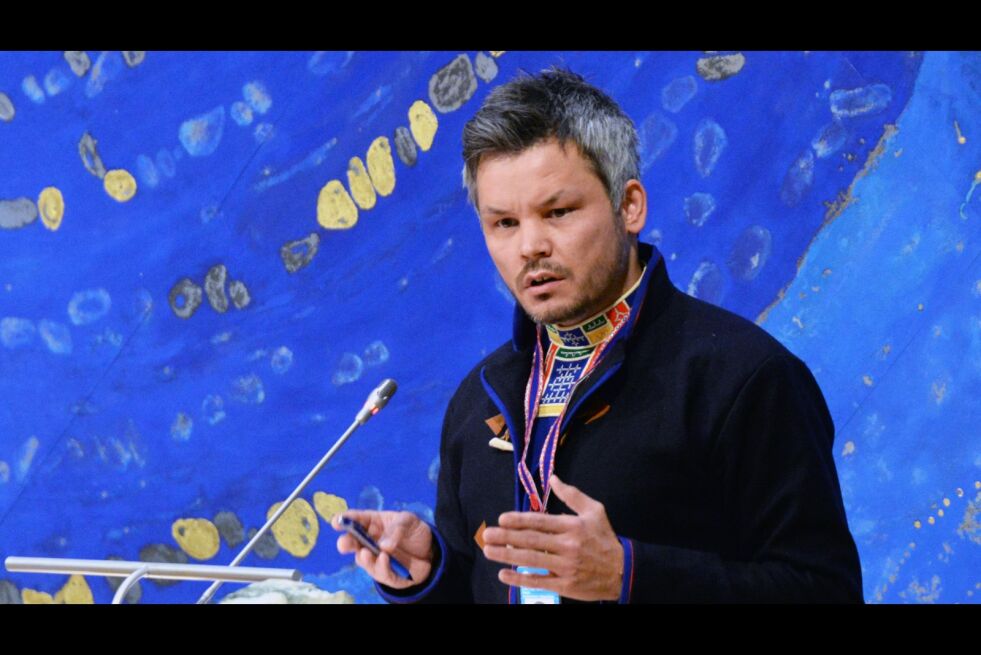 På plenumsmøtet må Lars Filip Paulsen holde munn, men i forkant slakter han forslaget fra sametingsrådet.
 Foto: Steinar Solaas