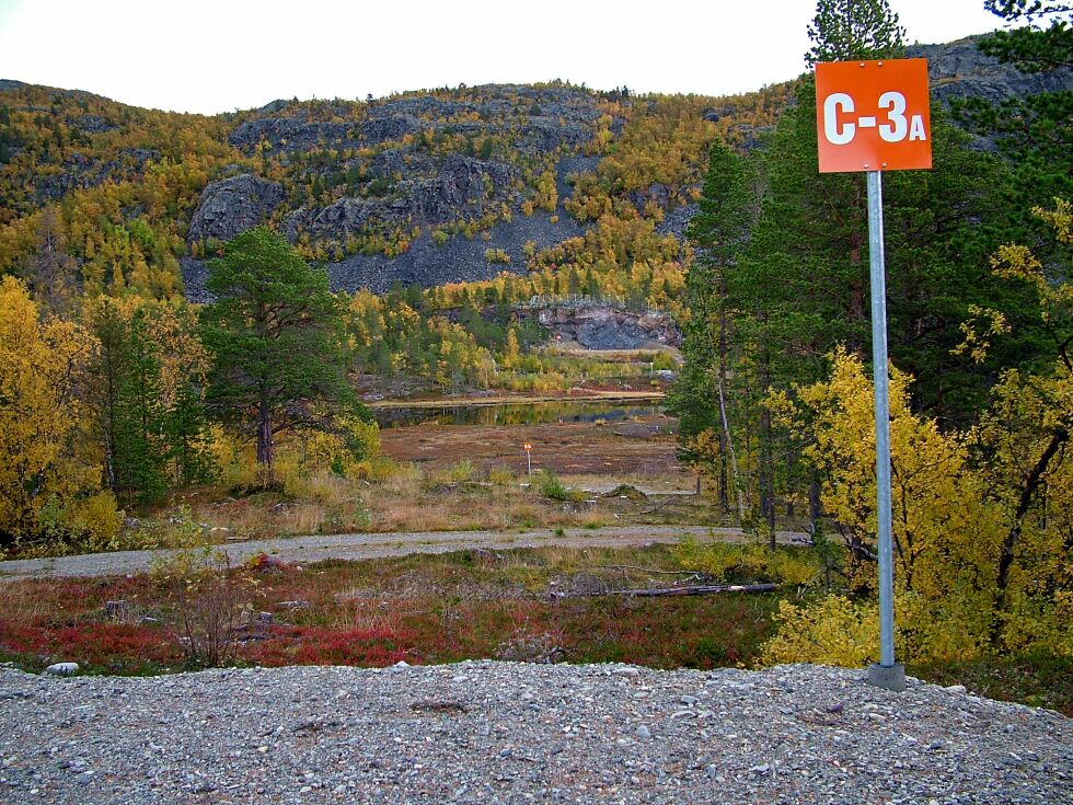 Forsvaret og sivile entreprenører har startet med sanering av Kvenvikmoen skytefelt i Alta. Området skal tilbakeføres til naturen og til Finnmarkseiendommen, melder Forsvarsbygg.
 Foto: Forsvarsbygg