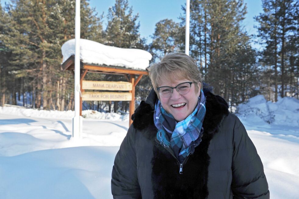 Kunnsskapsminister Trine Skei Grande (V), her fra besøket i Karasjok. (Foto: Erik Brenli)