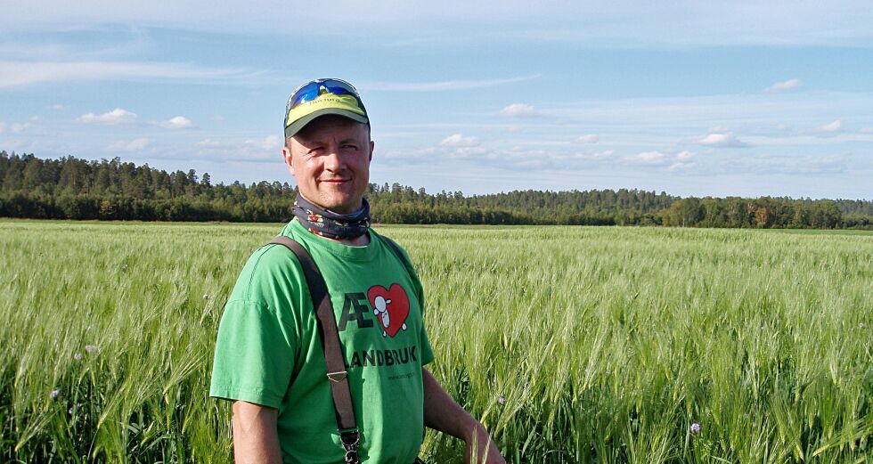 Ola Johansen på Skogfoss er utpekt til å være en av 30 inspirasjonsbønder i Norge, og han skal bidra til motivasjon for å produsere mer økologisk mat.
 Foto: Privat