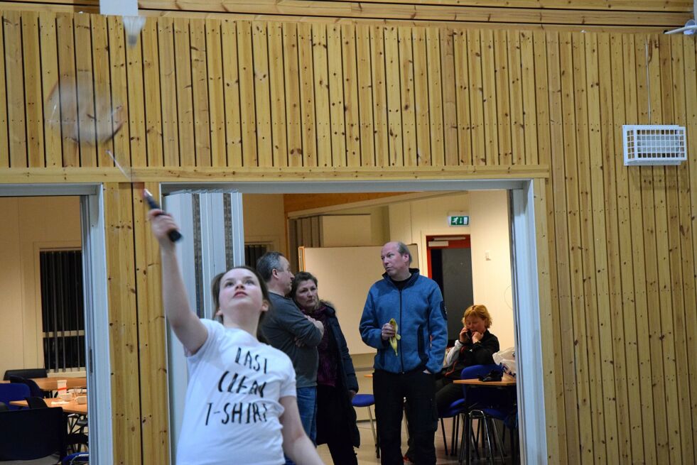 Andrine Sofie Wiik fra Kirkenes fikk nye venner i helga.
 Foto: Hilde Porsanger