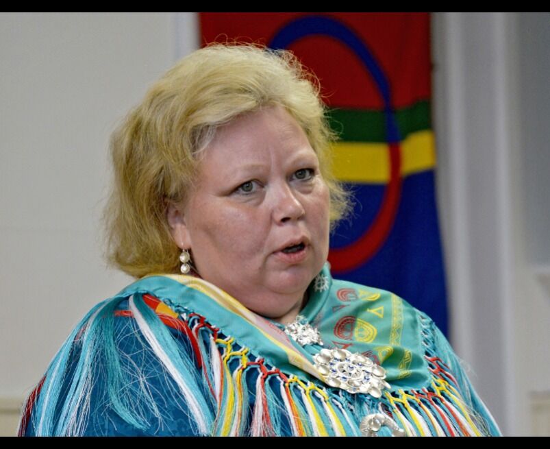 Sametingspresident Vibeke Larsen forteller om hvordan folkeretten skal praktiseres.
 Foto: Steinar Solaas