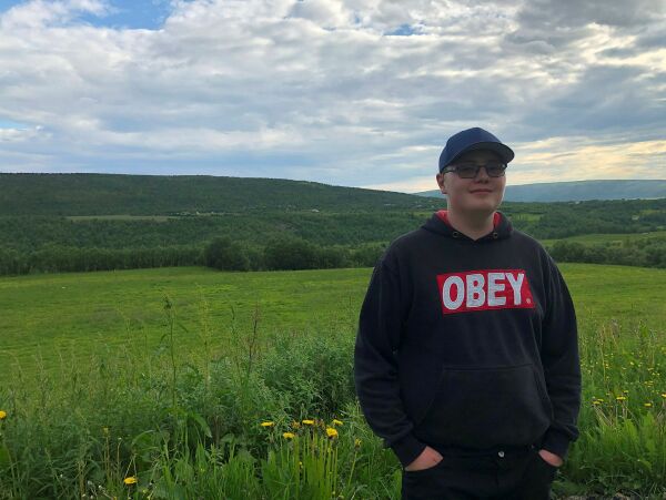 Ut for å oppleve landet og verden, og så hjem igjen