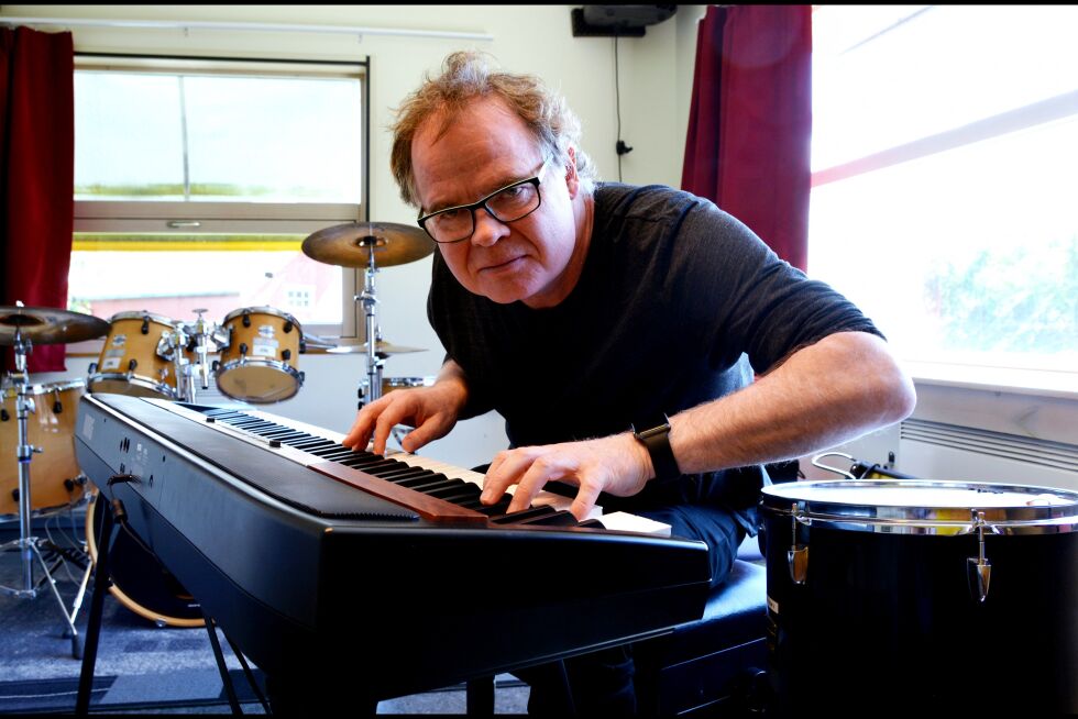 Frode Fjellheim er musiker (piano og synthesizer), komponist og vokalist (joik). Han har sørsamisk bakgrunn. Fjellheim er professor i musikk ved Nord universitet, tilknyttet fakultet for  lærerutdannig, kunst og kultur ved studiested Levanger.
 Foto: Bjørnar Leknes/Nord universitet