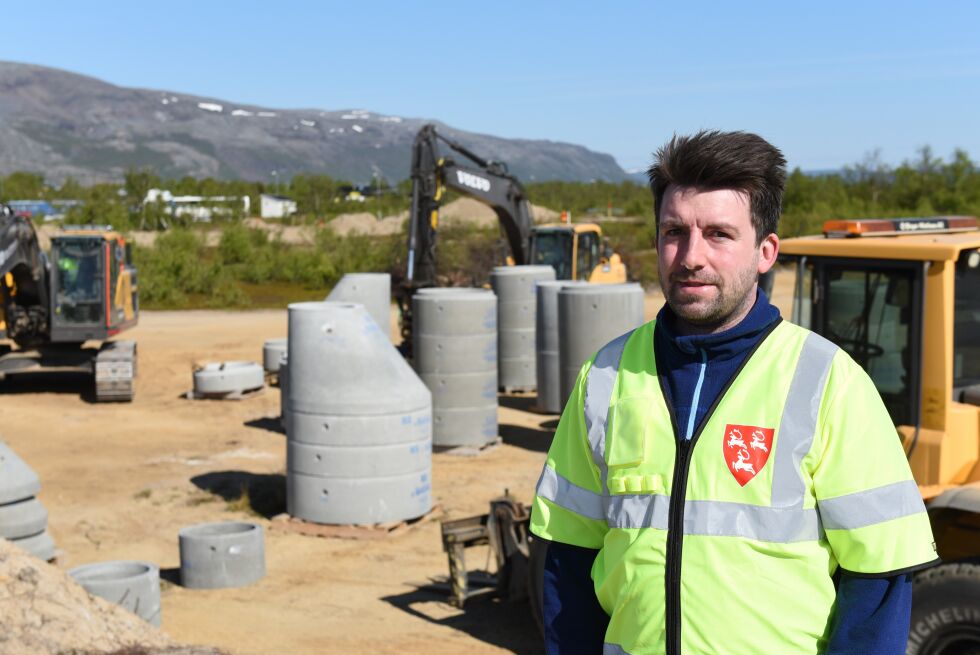 I midten av august skal Ildskogmoen industriområde være ferdig. Prislappen på arbeidet som i disse dager gjøres er på rundt 7,5 millioner kroner. Det er noe lavere enn Robert Karlsen (bildet) og kommunen i utgangspunktet hadde regnet med.
 Foto: Marius Thorsen