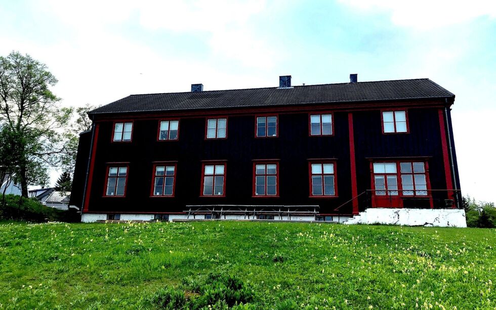 Kristina Labba gleder seg til å tiltre stillingen som generalsekretær for Samisk kirkeråd. Det samiske kirkerådet har kontor i bispegården i Tromsø.
 Foto: Elin Wersland