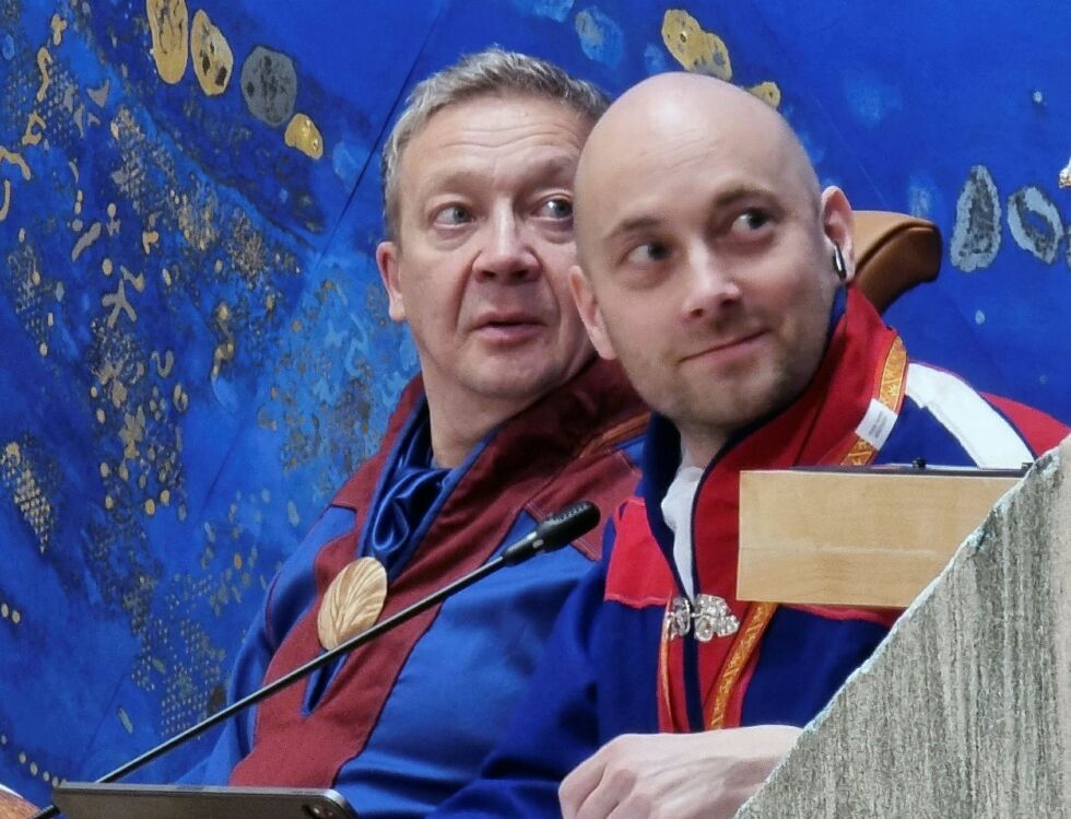 Tom Sottinen ble i 2017 innvalgt på Sametinget for Arbeiderpartiet i Østre valgkrets. Der ble han valgt til plenumsleder. Bak ham ser vi nestleder i plenumsledelsen Tor-Gunnar Nystad (NSR).
 Foto: Steinar Solaas